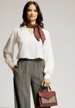 Camasa dama alba cu decolteu adanc si maneca lunga imagine