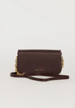 Geanta burgundy mica cu design elegant si inchidere cu clapeta imagine