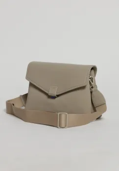 Geanta taupe tip plic cu design elegant si inchidere cu clapeta imagine