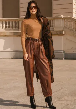 Pantaloni casual din piele ecologica maro cu buzunare si curea in talie imagine