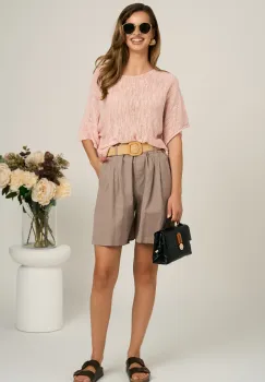 Pantaloni scurti maro din in cu croi lejer si curea in talie imagine