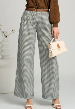 Pantaloni smart casual din stofa albi cu carouri negri si curea in talie imagine