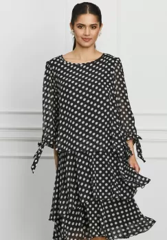 Rochie Bianca neagra cu buline si volane imagine