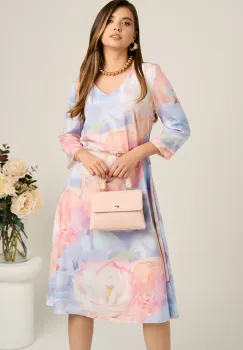 Rochie midi bleu in clos din stofa cu flori roz si curea in talie imagine