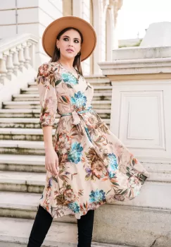 Rochie Natalia bej cu imprimeuri florale albastre si cordon in talie imagine