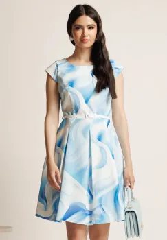 Rochie scurta bleu cu imprimeuri albastre in clos cu buzunare si curea in talie imagine