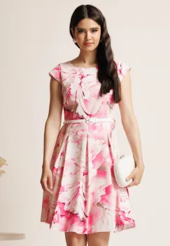Rochie scurta roz cu flori ivory in clos cu buzunare si curea in talie imagine
