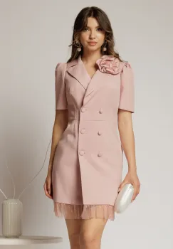 Rochie scurta roz tip sacou cu dantela la fusta si detaliu floral imagine