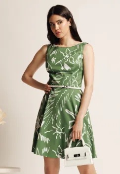 Rochie scurta verde in clos cu imprimeuri albe si curea in talie imagine