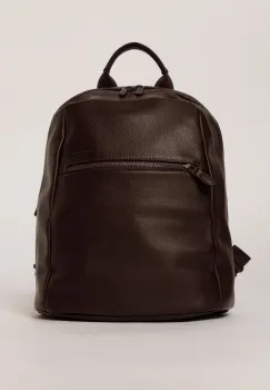 Rucsac casual maro ciocolatiu cu buzunar frontal si aspect rafinat imagine