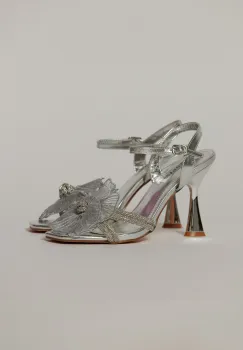 Sandale argintii cu accesoriu floare si barete stralucitoare imagine