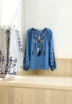Bluza brodata cu motive florale - Alex imagine