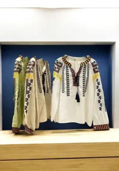 Bluza brodata cu motive geometrice - Erica imagine