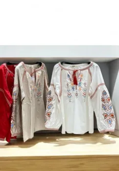 Bluza brodata cu motive geometrice - Hora imagine