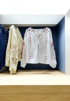 Bluza brodata cu motive geometrice - Lana 2 imagine