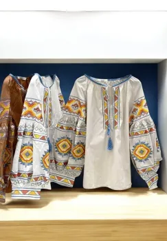 Bluza brodata cu motive geometrice - Raza de Soare imagine