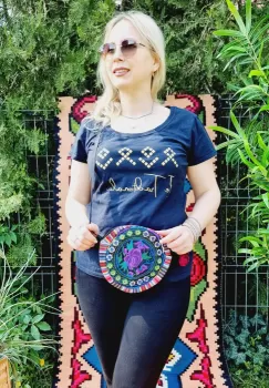 Geanta stilizata cu motive traditionale cu floare 13 imagine