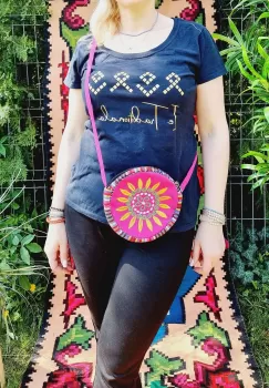 Geanta stilizata cu motive traditionale cu floare 8 imagine