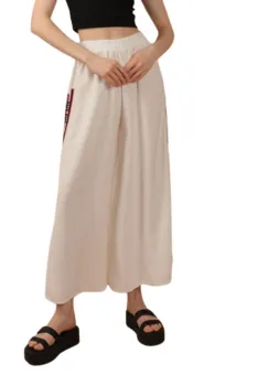 Pantaloni albi cu broderie rosie imagine