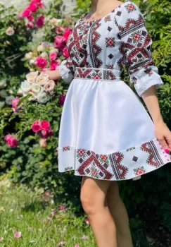 Rochie Traditionala stilizata cu Laura 13 imagine