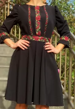 Rochie Traditionala Trandafira imagine