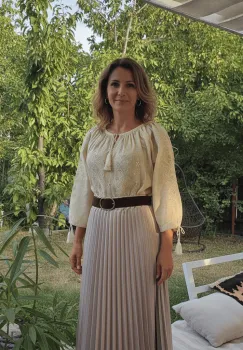 Set traditional format din ie traditionala, fusta plisata si curea 175 imagine