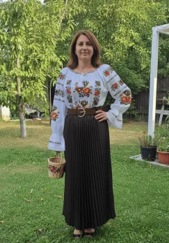 Set traditional format din ie traditionala, fusta plisata si curea 176 imagine