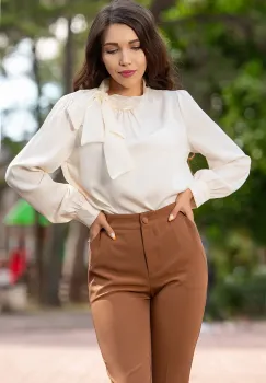 Bluza dama eleganta crem din voal cu funda stilizata imagine