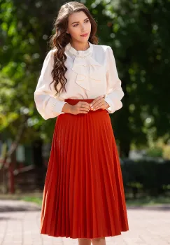 Bluza dama eleganta din voal crem cu jabou si colier din perle imagine