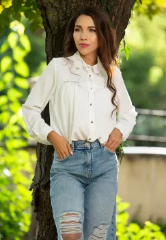 Camasa dama office alba din voal decorata cu strassuri imagine