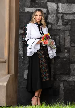 Camasa Romaneasca cu broderii stilizate Legendaria by Venezia imagine