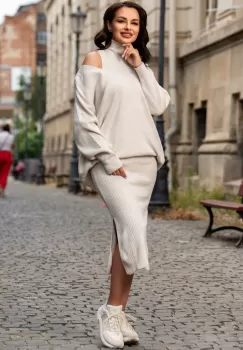 Compleu dama crem din tricot cu rochie si pulover oversize imagine