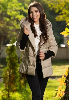 Geaca bej matlasata Anca cu mansete din tricot si gluga imagine