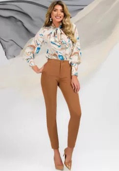 Pantaloni office Pretty Girl camel cu taietura decorativa la buzunar imagine