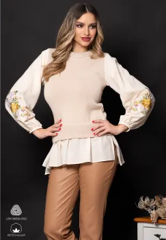 Pulover dama din bumbac crem cu maneci brodate cu bujori galbeni si insertie tip camasa imagine