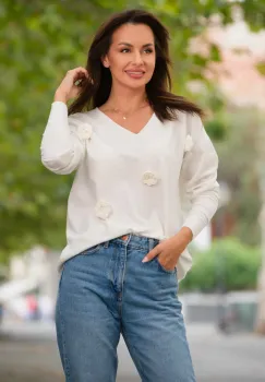 Pulover din tricot fin alb cu flori 3D tricotate imagine