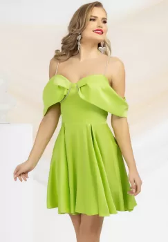 Rochie mini lime eleganta Pretty Girl cu umeri goi si strassuri imagine