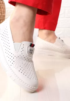 Pantofi bej usori Larioni imagine