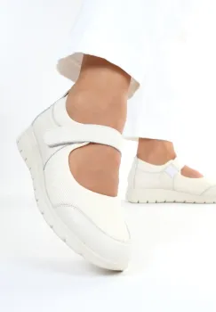 Pantofi bej usori Linada imagine