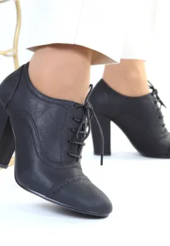 Pantofi negri cu toc Milly imagine