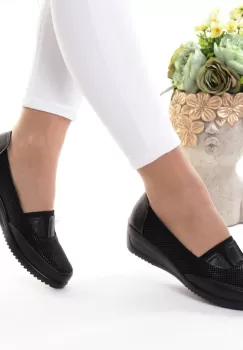 Pantofi negri usori Mania imagine