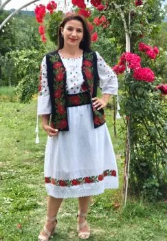 Veste si Fote Traditionale imagine