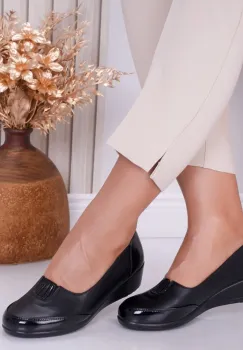 Pantofi dama cu platforma Negri din Piele Ecologica si Piele Lacuita Tara imagine