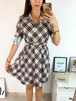 Rochie de zi ieftina alba stil camasa cu imprimeu linii si accesoriu in talie