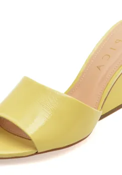 Papuci EPICA galbeni, 2555001, din piele naturala lacuita imagine