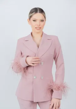 Compleu elegant roz prafuit compus din sacou accesorizat cu strasuri si pene si pantaloni lungi evazati imagine