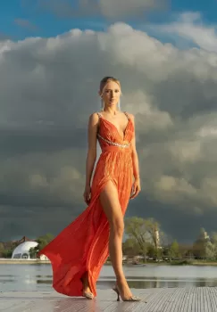 Rochie eleganta lunga plisata cu bretele din cristale si slit pe picior imagine