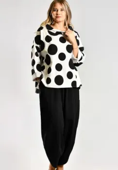 Bluza evazata alba cu buline negre, din jerseu de bumbac, cu guler intors barcuta imagine