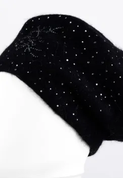 Caciula neagra model tricotat cu perle si strasuri fine aplicate, dublata in interior imagine