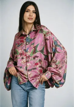 Camasa din satin oversize, cu maneci bufante si imprimeu abstract fucsia imagine